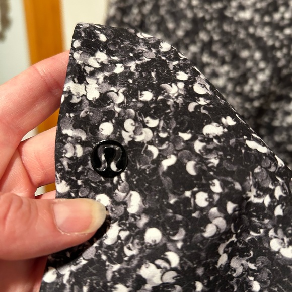 Lululemon jet crop slim trousers. Size 6 - Picture 13 of 13